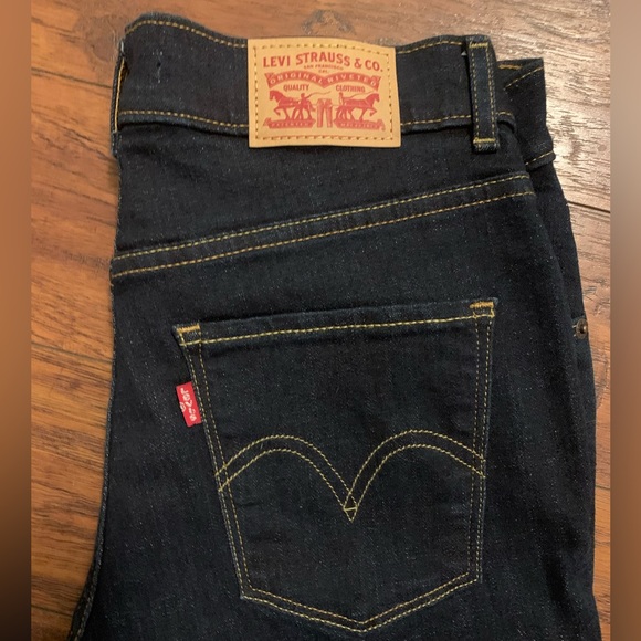 Ladies (NWOT) Levi Strauss Boot Cut Dark Demin Jeans Sz 27W/30L - Picture 5 of 7